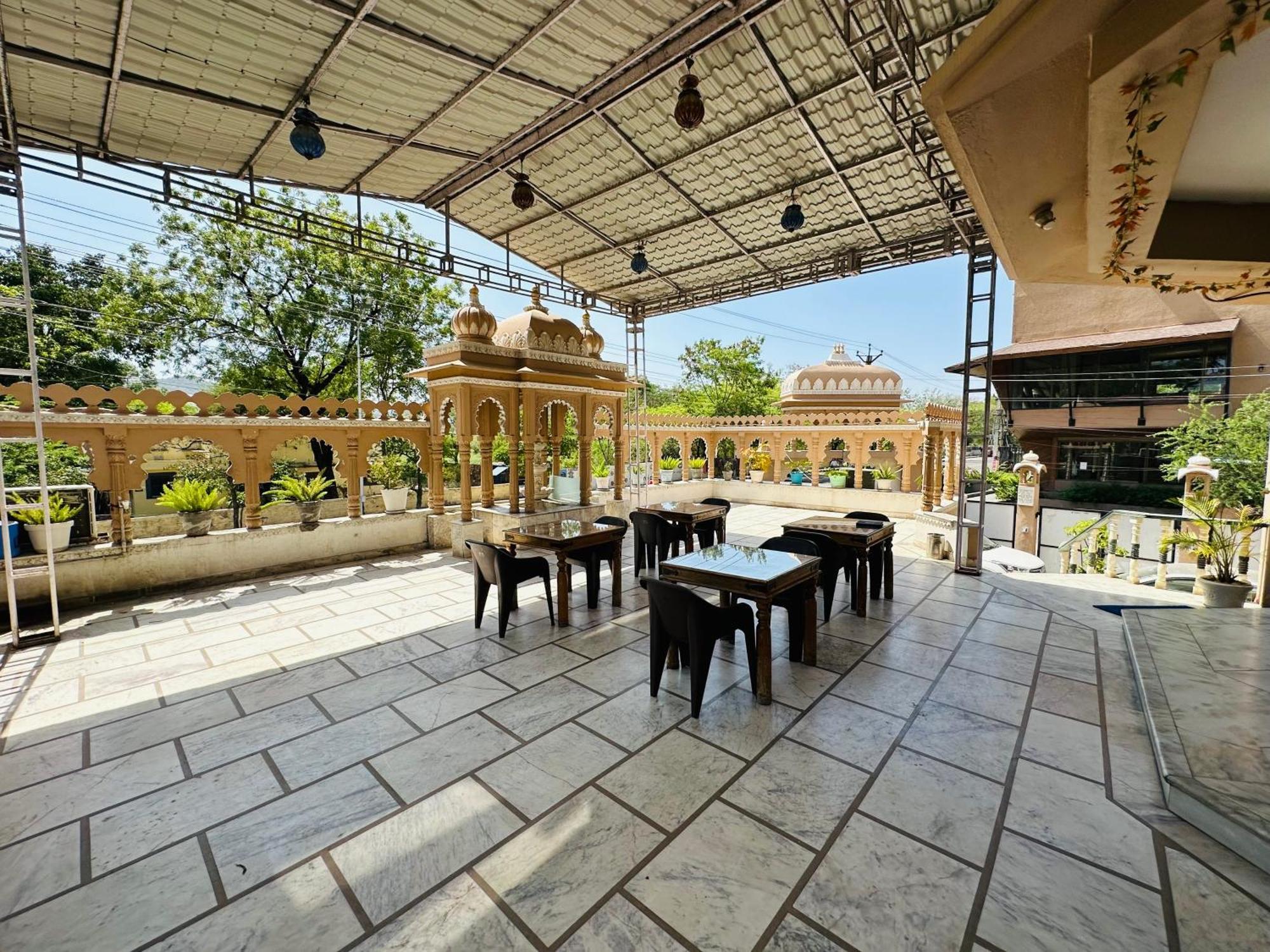 Empire Palace Hotel Udaipur Eksteriør billede
